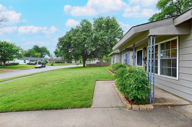 531 Himes Drive, Euless, TX 76039