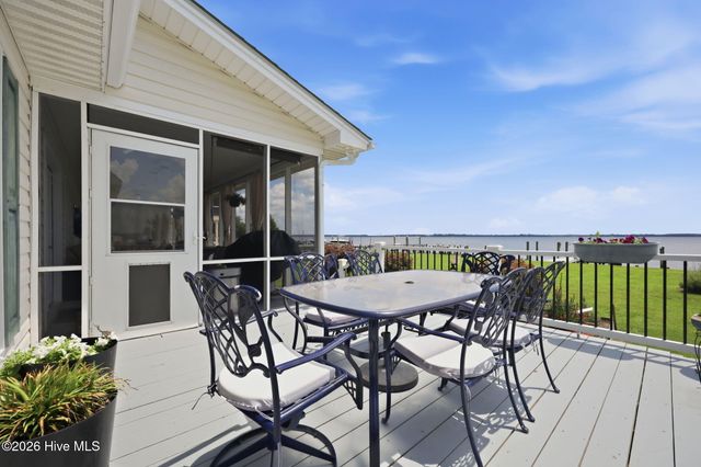 110 E Dowry Creek, Belhaven, NC 27810