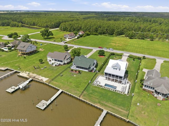 110 E Dowry Creek, Belhaven, NC 27810