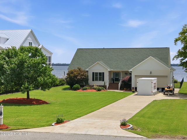 110 E Dowry Creek, Belhaven, NC 27810