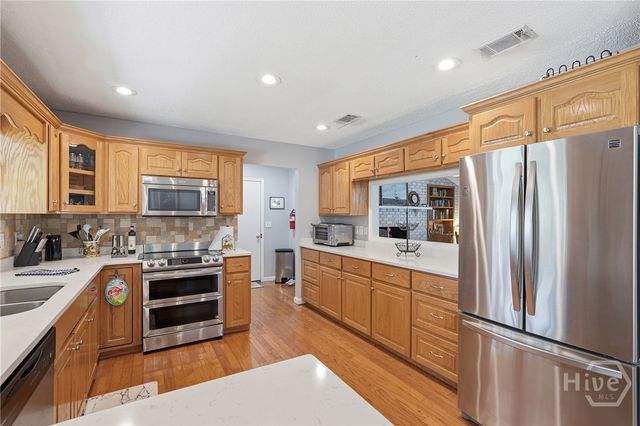 92 screven Street, Midway, GA 31320