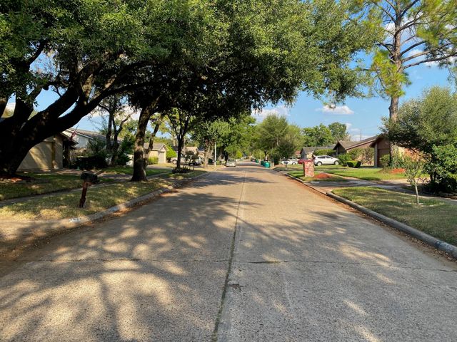 5638 Hickory Forest Drive, Houston, TX 77088