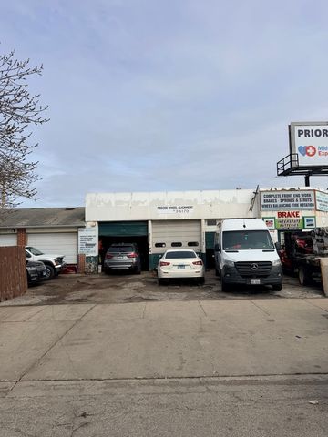5256 W Diversey Avenue, Chicago, IL 60639