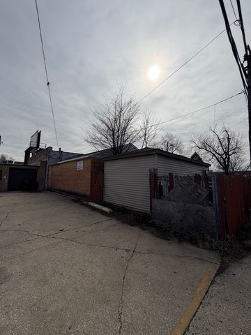 5256 W Diversey Avenue, Chicago, IL 60639