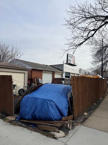 5256 W Diversey Avenue, Chicago, IL 60639