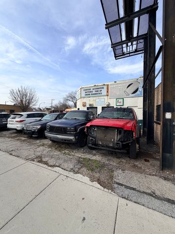 5256 W Diversey Avenue, Chicago, IL 60639