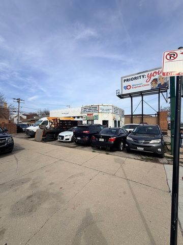 5256 W Diversey Avenue, Chicago, IL 60639