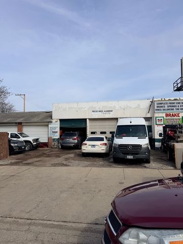 5256 W Diversey Avenue, Chicago, IL 60639