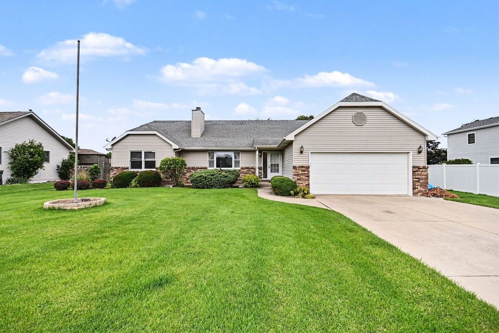 217 E Sunset Avenue, Sandwich, IL 60548