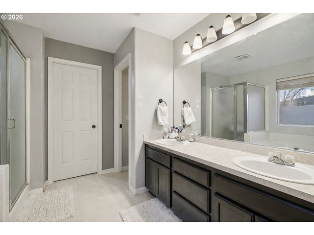 13165 Wickiup Dr, Oregon City, OR 97045