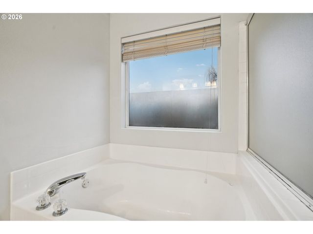 13165 Wickiup Dr, Oregon City, OR 97045