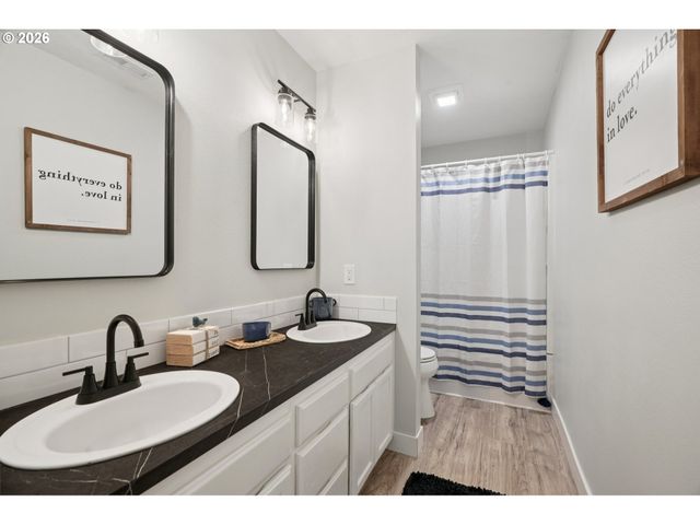 13165 Wickiup Dr, Oregon City, OR 97045