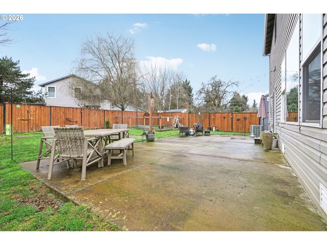 13165 Wickiup Dr, Oregon City, OR 97045