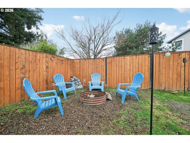 13165 Wickiup Dr, Oregon City, OR 97045