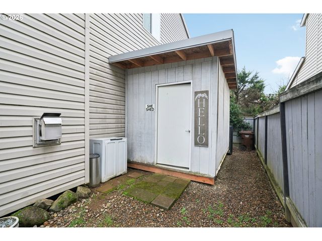 13165 Wickiup Dr, Oregon City, OR 97045
