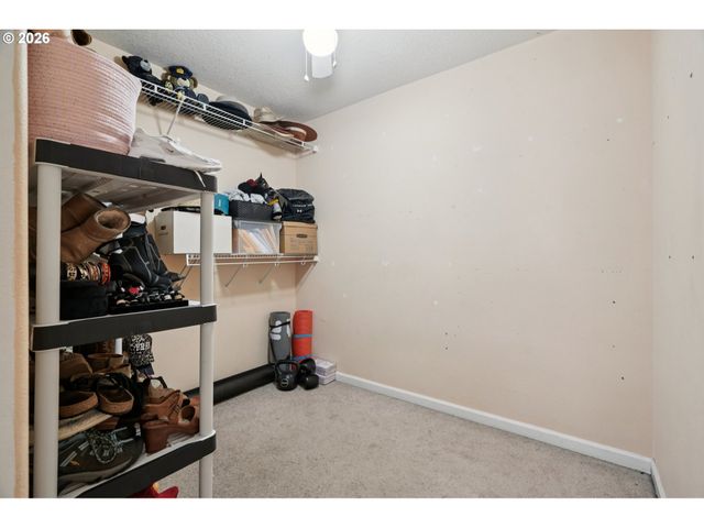 13165 Wickiup Dr, Oregon City, OR 97045