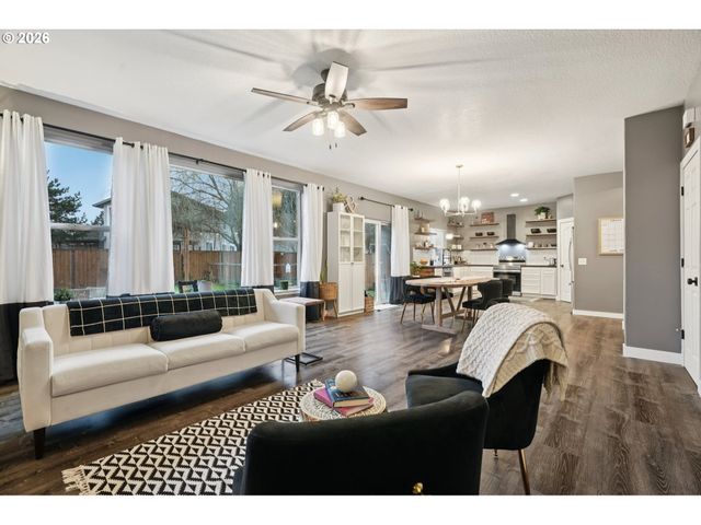 13165 Wickiup Dr, Oregon City, OR 97045