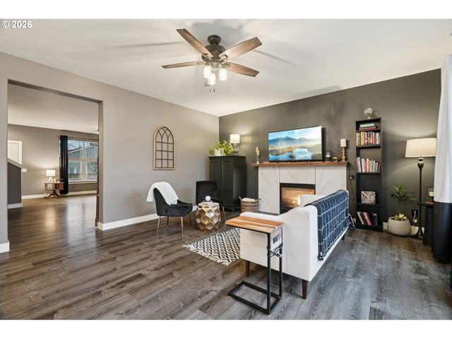 13165 Wickiup Dr, Oregon City, OR 97045