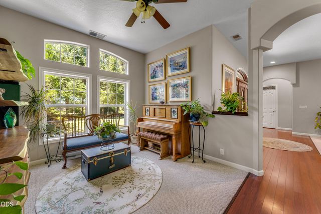 232 Riessen Road, Grants Pass, OR 97526