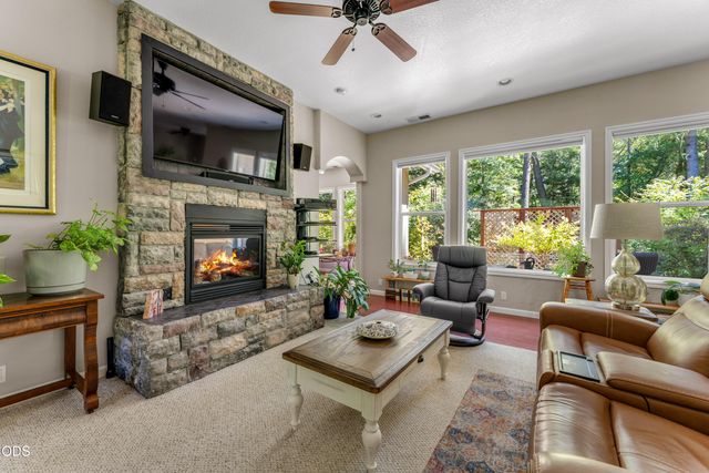 232 Riessen Road, Grants Pass, OR 97526