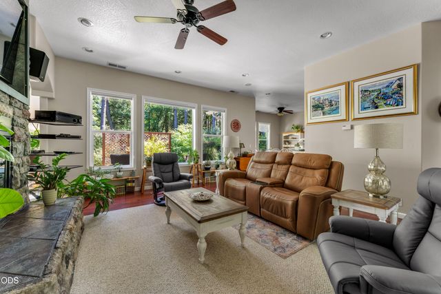 232 Riessen Road, Grants Pass, OR 97526