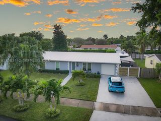 18124 SW 92nd Ct, Palmetto Bay, FL 33157