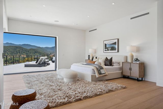 461 Lake Sherwood Drive, Westlake Village, CA 91361