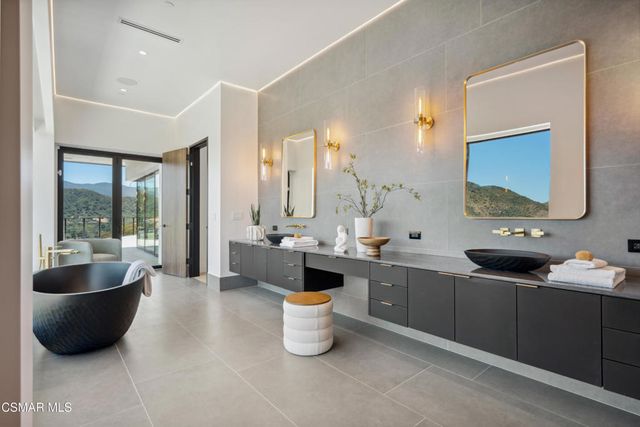 461 Lake Sherwood Drive, Westlake Village, CA 91361