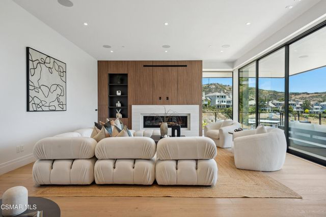 461 Lake Sherwood Drive, Westlake Village, CA 91361