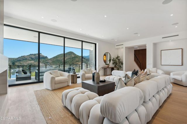 461 Lake Sherwood Drive, Westlake Village, CA 91361