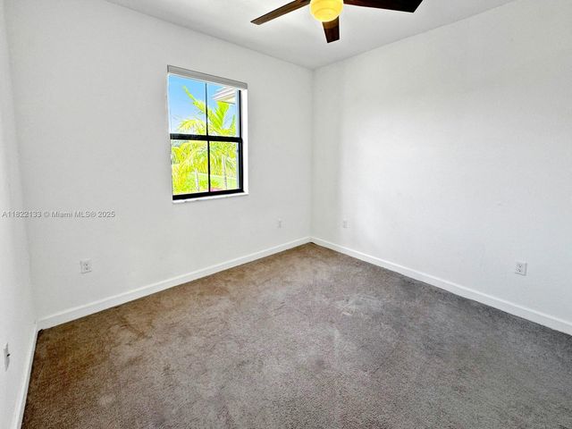 6011 W Paso Fino Pl, Davie, FL 33314