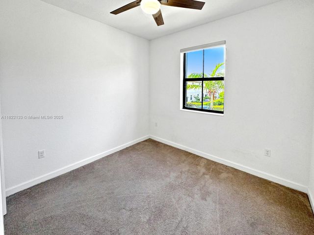 6011 W Paso Fino Pl, Davie, FL 33314