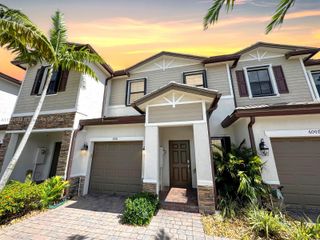 6011 W Paso Fino Pl, Davie, FL 33314