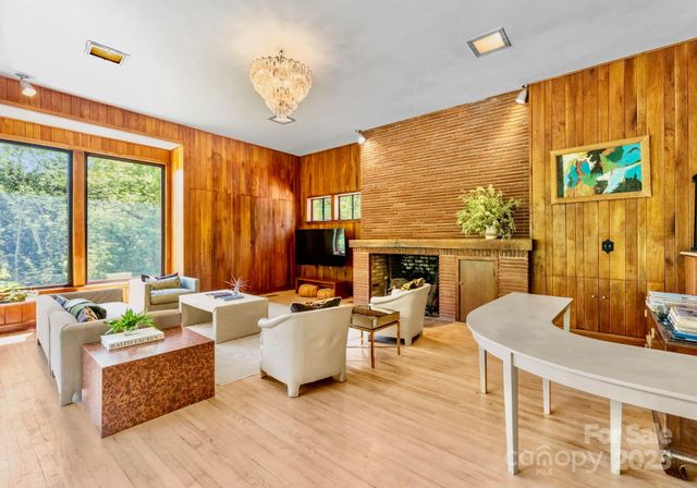 916 E Park Drive, Lincolnton, NC 28092