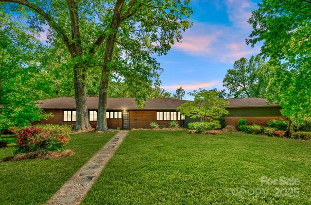 916 E Park Drive, Lincolnton, NC 28092