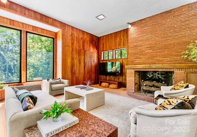 916 E Park Drive, Lincolnton, NC 28092