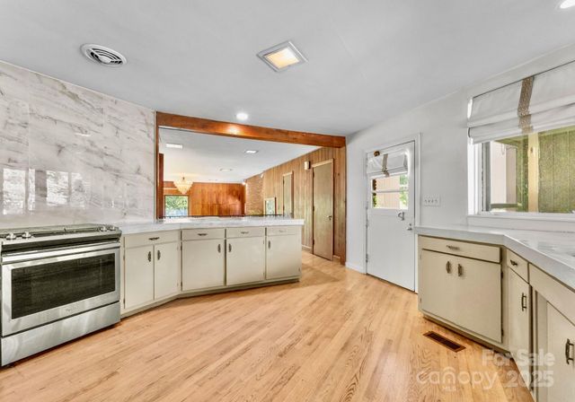 916 E Park Drive, Lincolnton, NC 28092