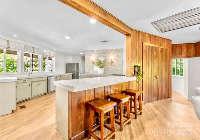 916 E Park Drive, Lincolnton, NC 28092