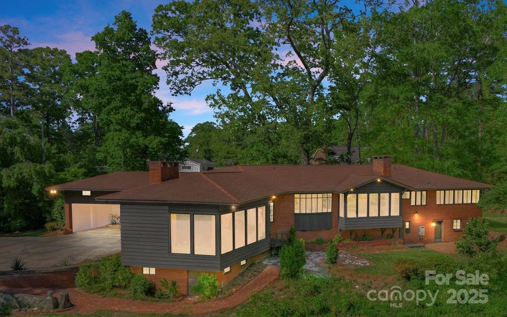 916 E Park Drive, Lincolnton, NC 28092