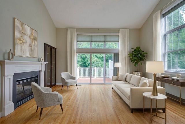 308 Sprucewood Ln 308, Clinton, MA 01510