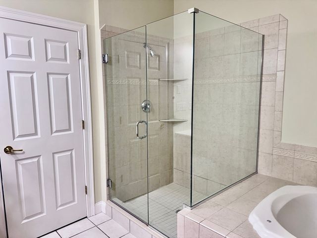 308 Sprucewood Ln 308, Clinton, MA 01510