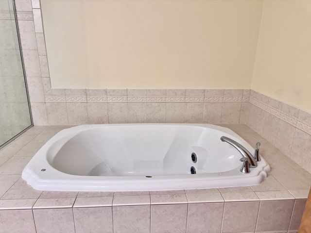 308 Sprucewood Ln 308, Clinton, MA 01510