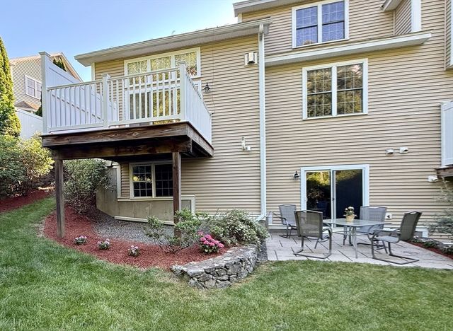 308 Sprucewood Ln 308, Clinton, MA 01510