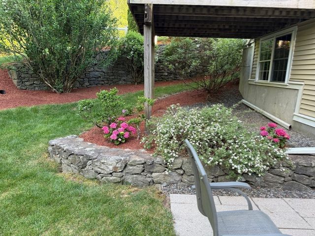 308 Sprucewood Ln 308, Clinton, MA 01510