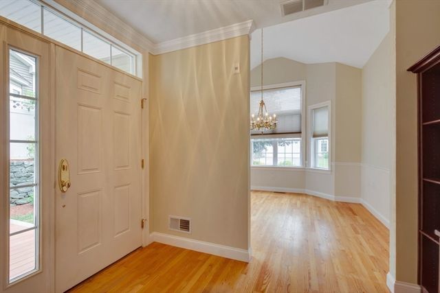 308 Sprucewood Ln 308, Clinton, MA 01510