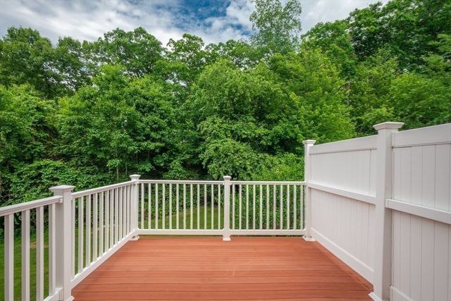308 Sprucewood Ln 308, Clinton, MA 01510