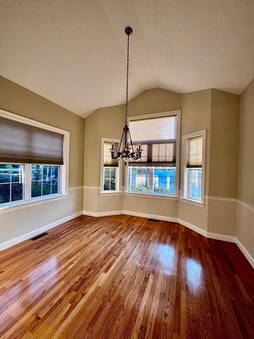 308 Sprucewood Ln 308, Clinton, MA 01510
