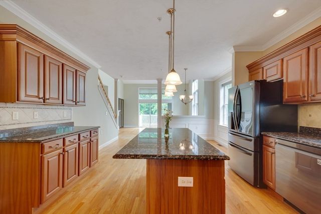 308 Sprucewood Ln 308, Clinton, MA 01510