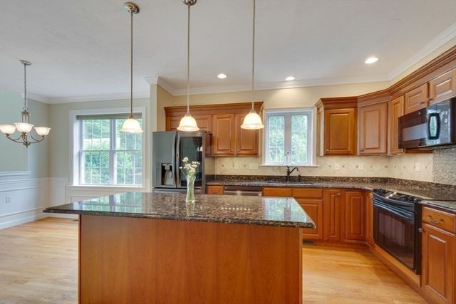 308 Sprucewood Ln 308, Clinton, MA 01510