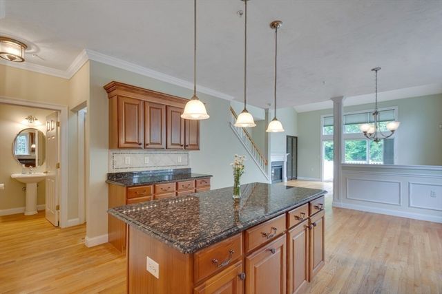 308 Sprucewood Ln 308, Clinton, MA 01510